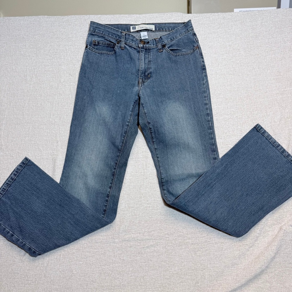 Gap Low Rise Flare Jeans Medium Wash Stretch Denim Size 6 Blue Flare Leg